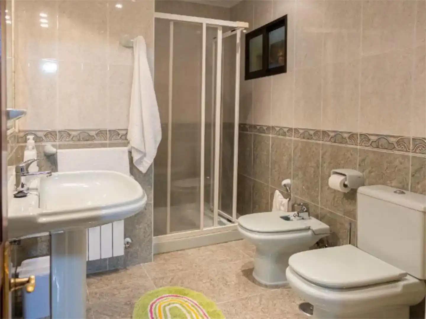Badezimmer von Wohnung zum Verkauf in Llanes mit Balkon
