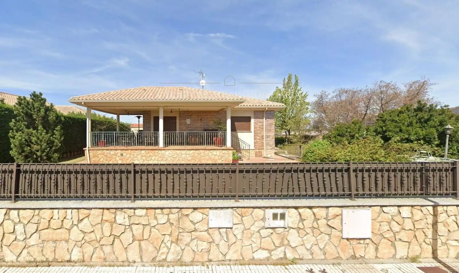Vista exterior de Casa o chalet en venta en San Cristóbal de la Cuesta con Calefacción, Parquet y Terraza