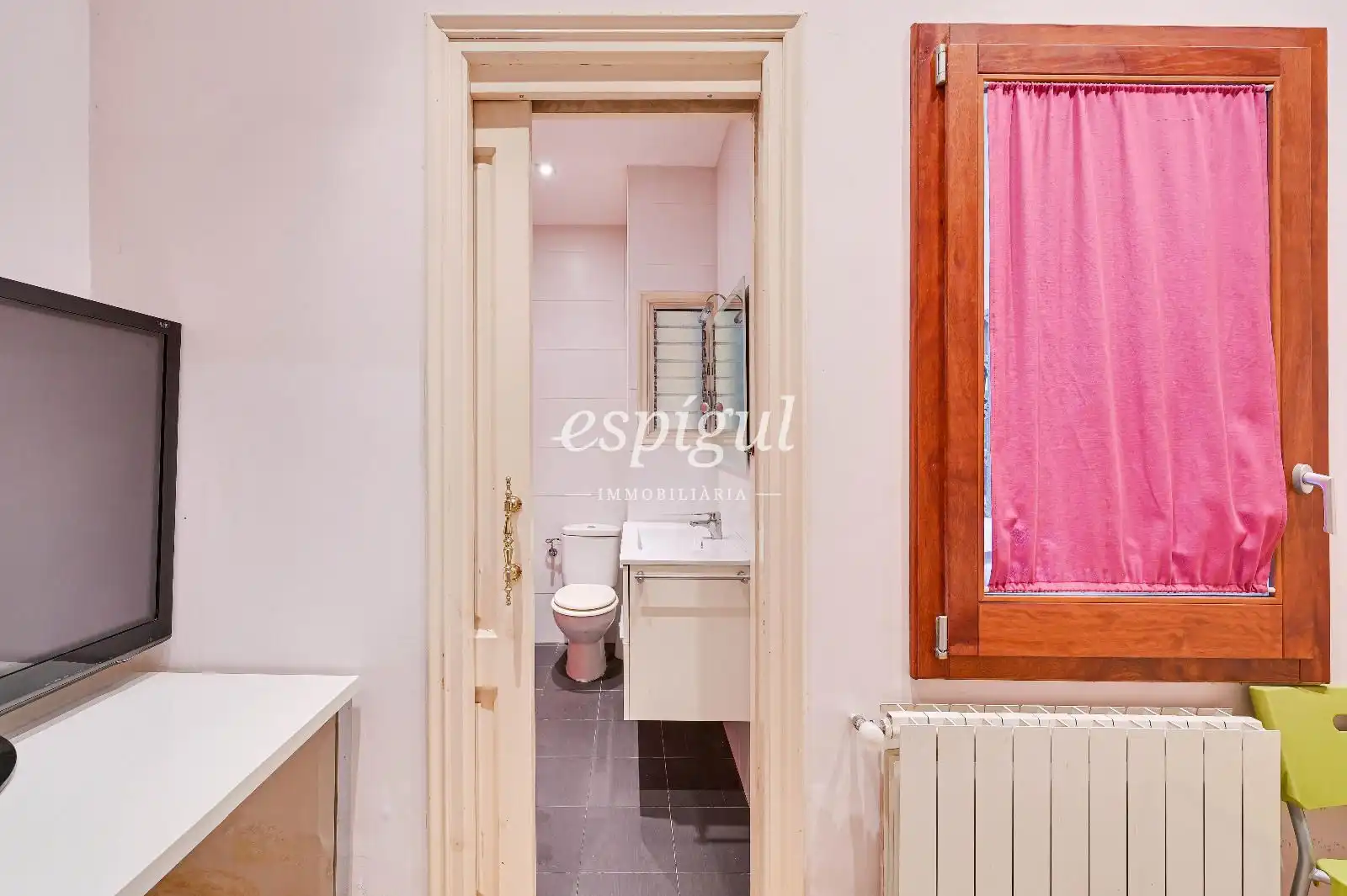 Baño de Piso en venta en Girona con Calefacción, Terraza y Amueblado