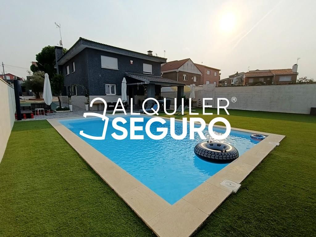 Piscina de Casa o xalet de lloguer en Casarrubios del Monte amb Calefacció, Terrassa i Traster