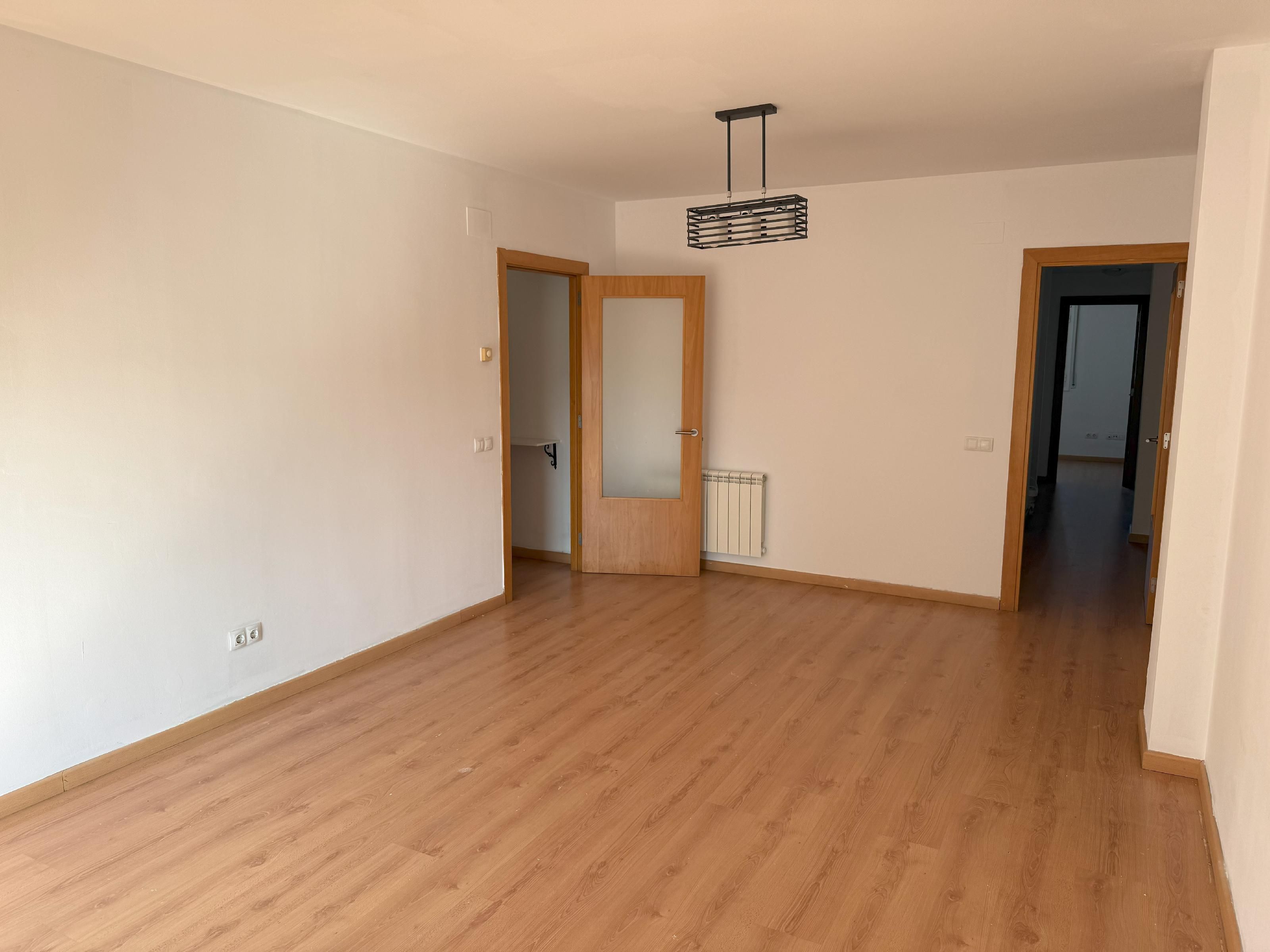 Dormitori de Apartament de lloguer en El Vendrell amb Calefacció, Parquet i Balcó