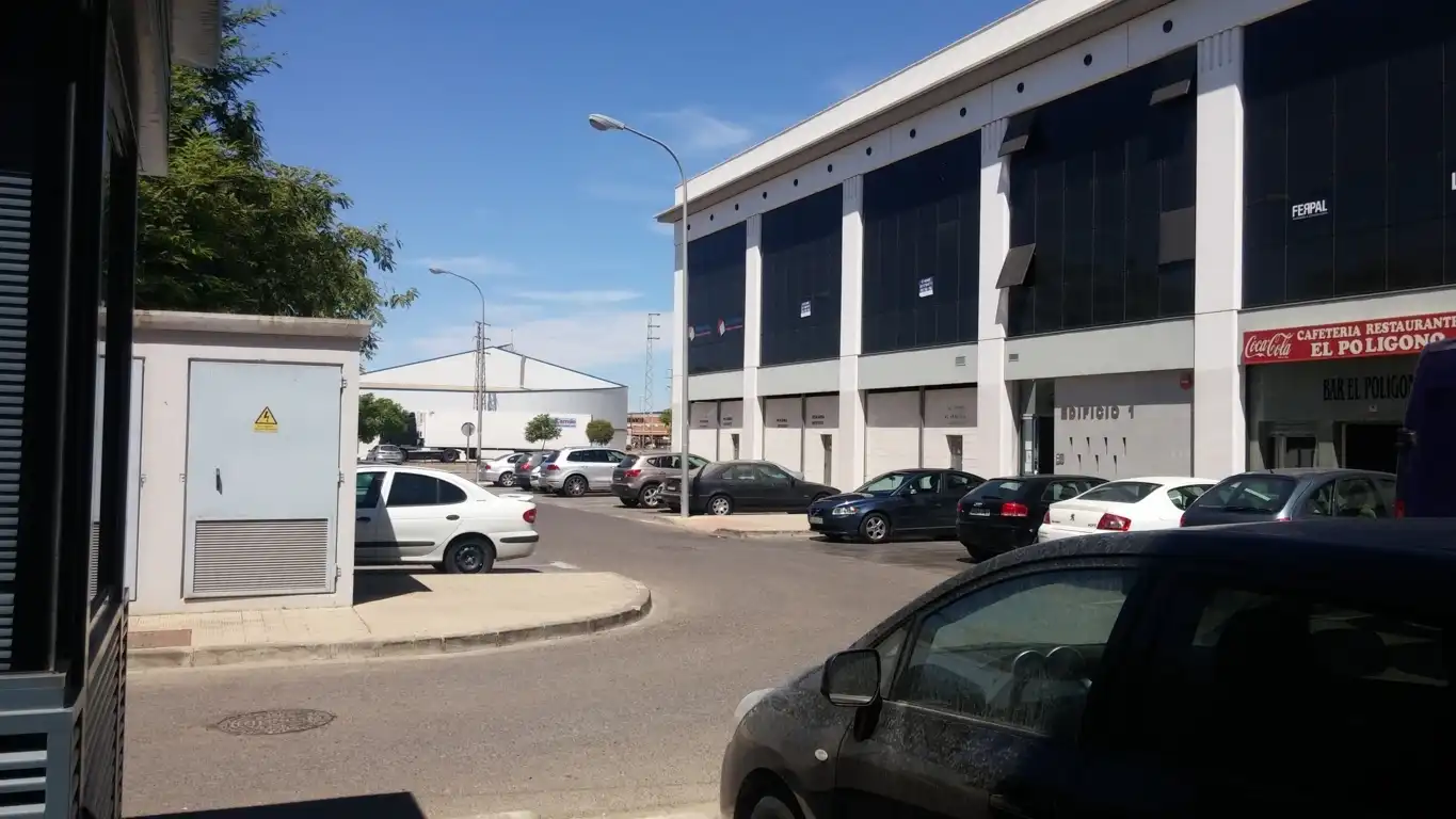 Vista exterior de Local en venda en Dos Hermanas