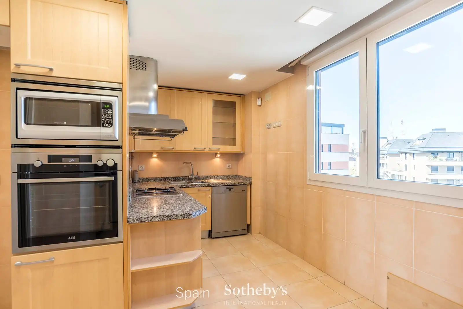 Cocina de Dúplex en venta en Pozuelo de Alarcón con Aire acondicionado, Calefacción y Terraza