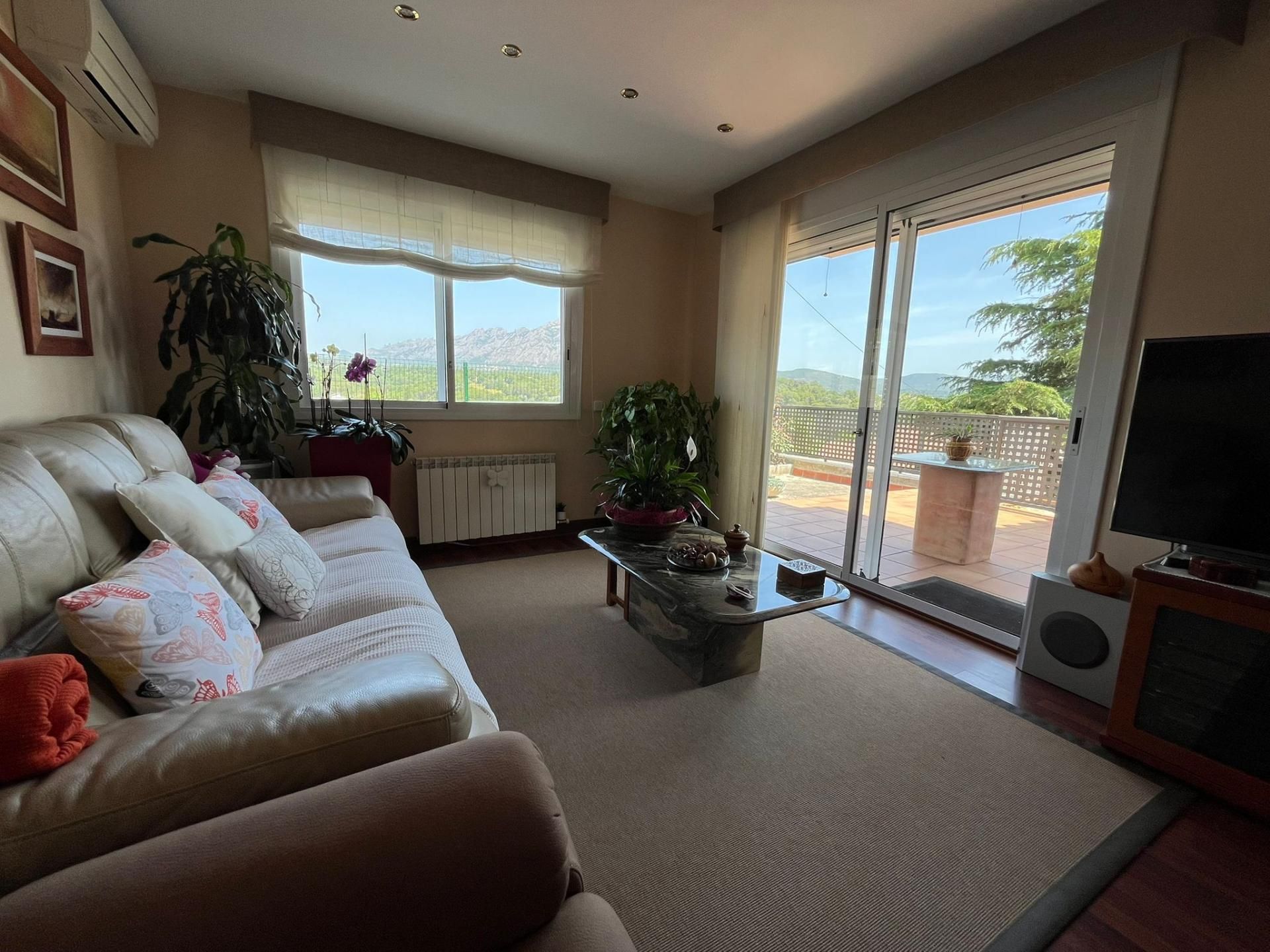 Sala d'estar de Apartament en venda en Esparreguera amb Calefacció, Terrassa i Balcó