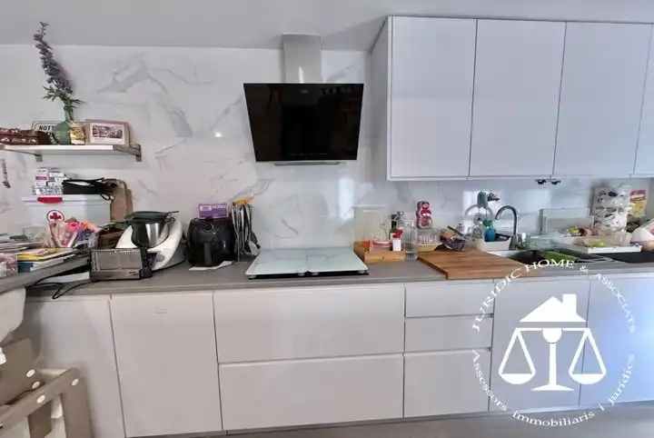 Cuina de Casa adosada en venda en Sabadell amb Aire condicionat, Calefacció i Terrassa