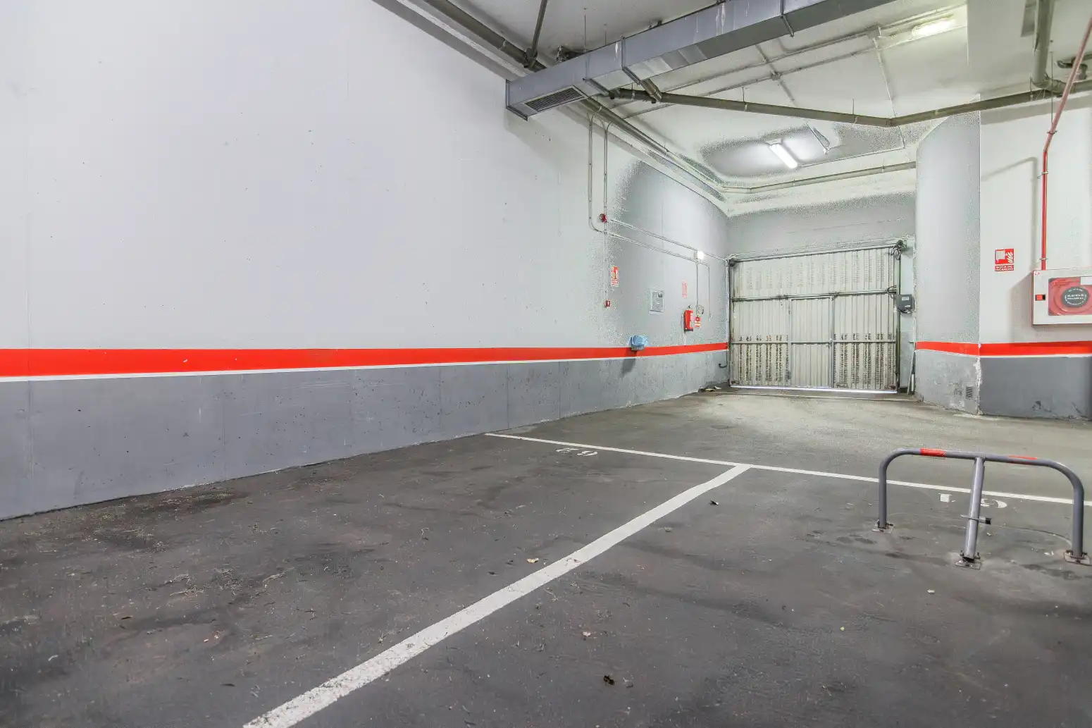 Parkplatz von Wohnung zum Verkauf in Gozón mit Heizung, Privatgarten und Abstellraum