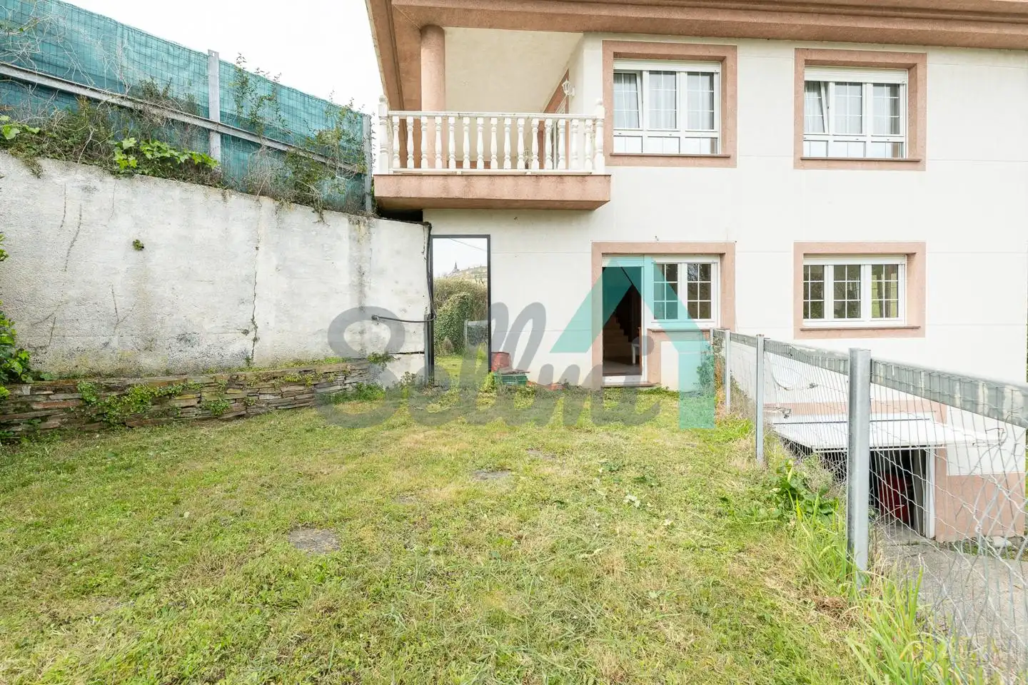 Vista exterior de Casa adosada en venta en El Franco  con Calefacción, Jardín privado y Parquet
