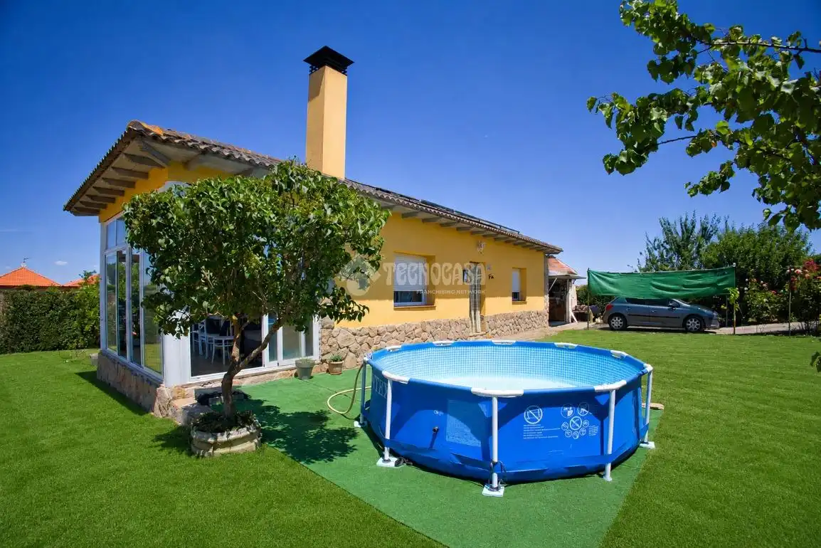 Piscina de Casa o chalet en venta en Calvarrasa de Arriba con Calefacción y Terraza