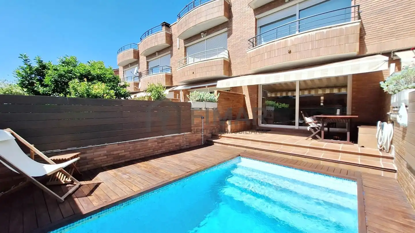 Piscina de Casa o chalet en venta en Vilassar de Mar con Aire acondicionado, Calefacción y Jardín privado
