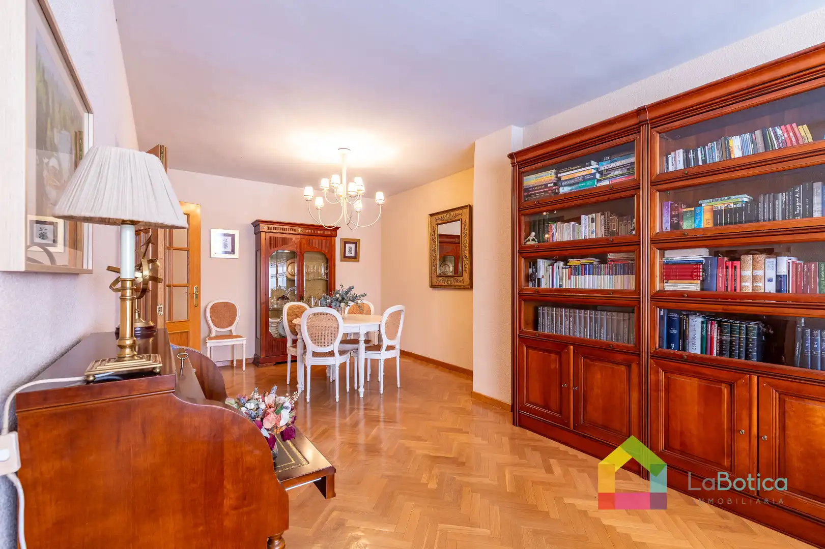 Living room of Flat for sale in Toledo  with Heating, Parquet flooring and Washing machine