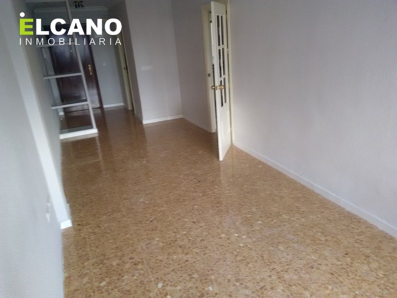 Exterior view of Flat to rent in  Sevilla Capital  with Air Conditioner