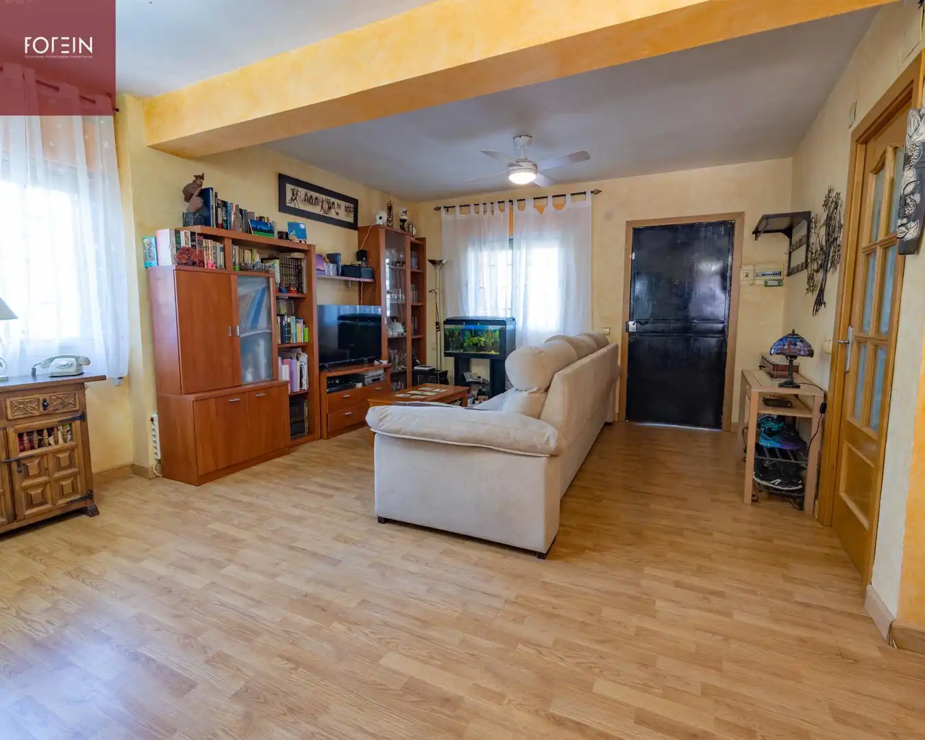 Sala de estar de Casa o chalet en venta en El Casar con Aire acondicionado, Calefacción y Jardín privado