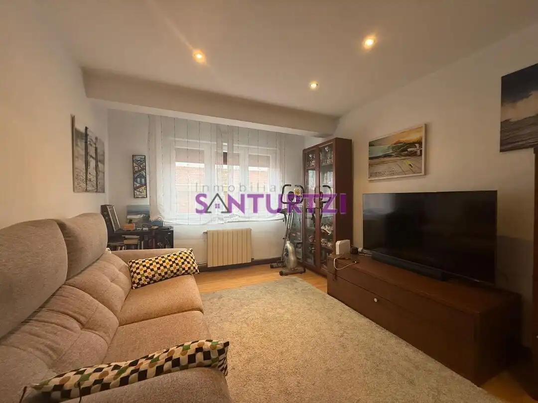 Bedroom of Flat for sale in Santurtzi   with Heating and Storage room