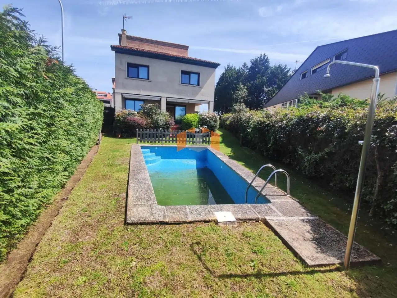 Piscina de Casa o xalet en venda en Nigrán amb Calefacció, Jardí privat i Terrassa