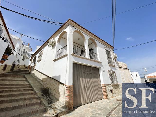 Casa adosada en Venta en Sayalonga