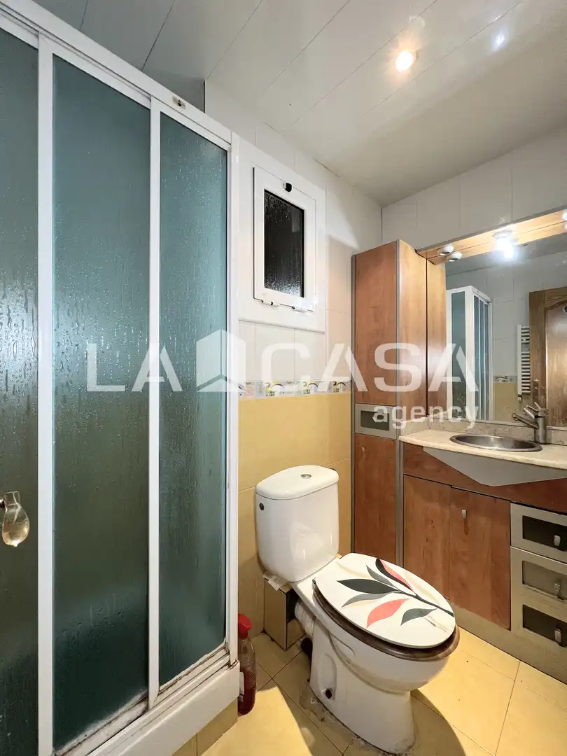 Baño de Planta baja en venta en Badalona con Calefacción