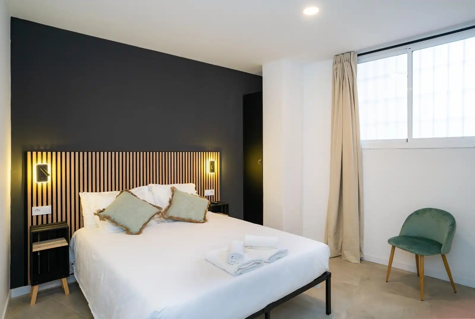 Bedroom of Flat for sale in Málaga  with Air Conditioner, Furnished and Community pool