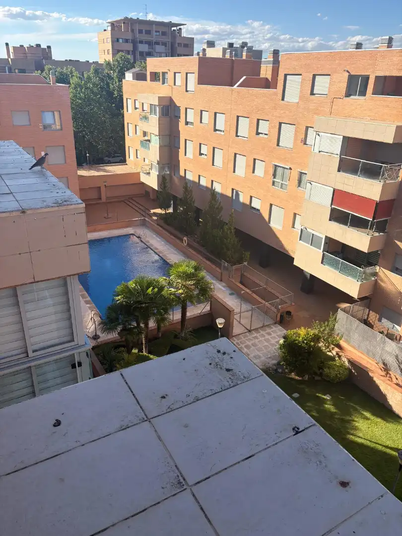 Schwimmbecken von Dachboden zum Verkauf in Yebes mit Klimaanlage, Heizung und Terrasse