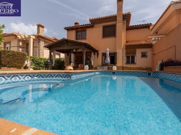 Villa avec balcon à vendre à Calle BRASIL