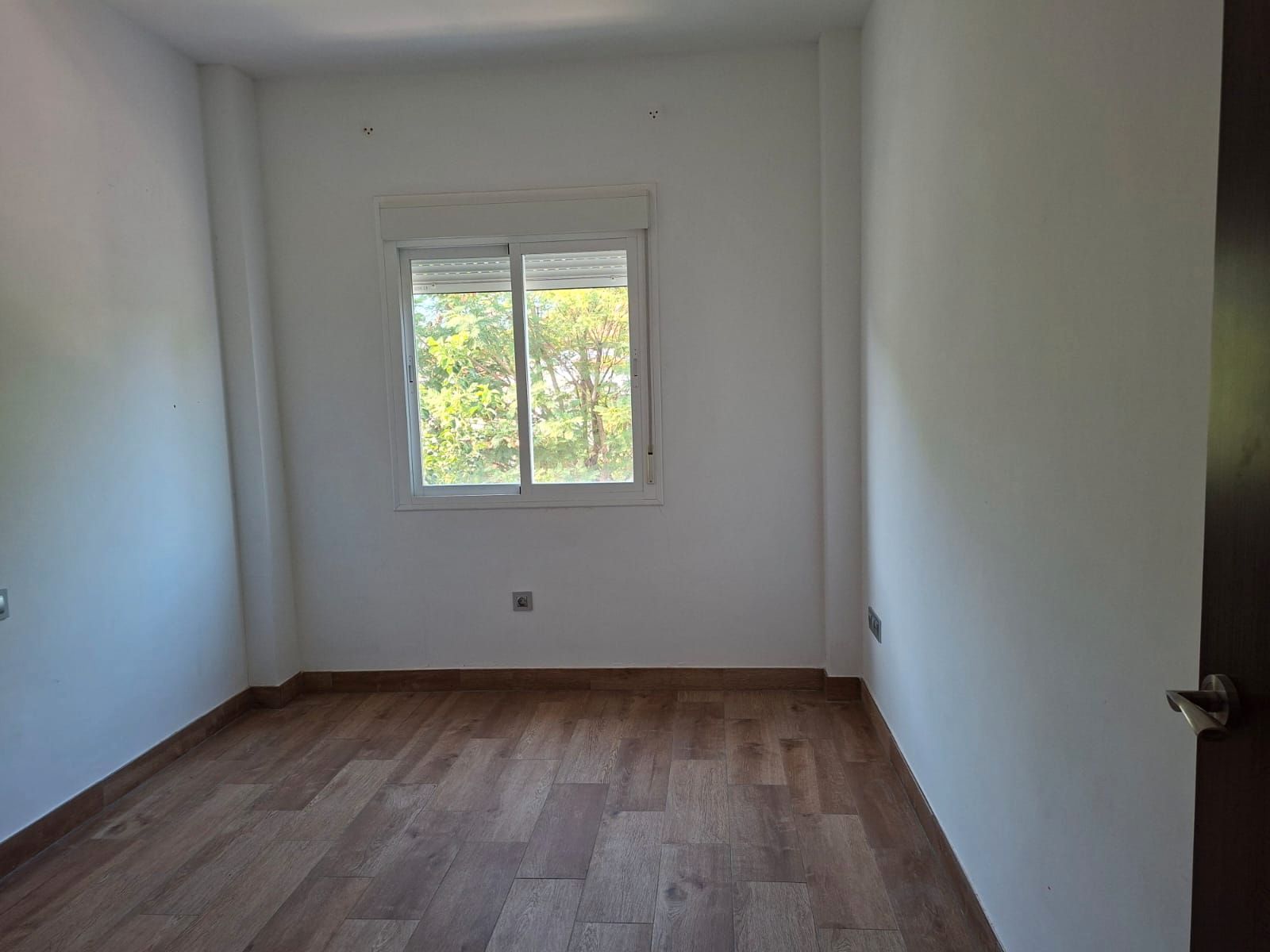 Single-family semi-detached for rent to own in Avenida de Triana, Alcalá del Río