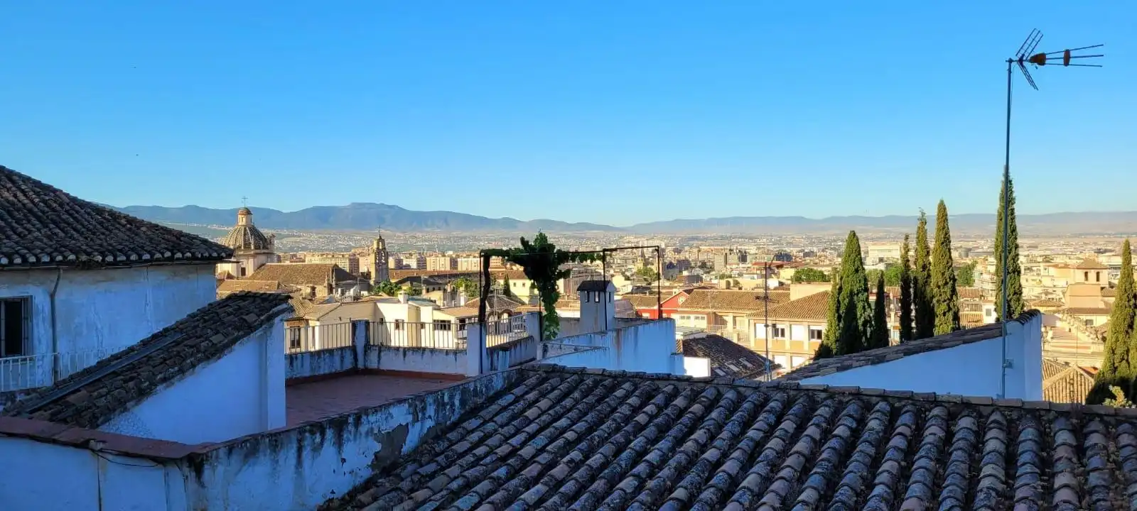 Vista exterior de Pis de lloguer en Granada amb Aire condicionat i Balcó