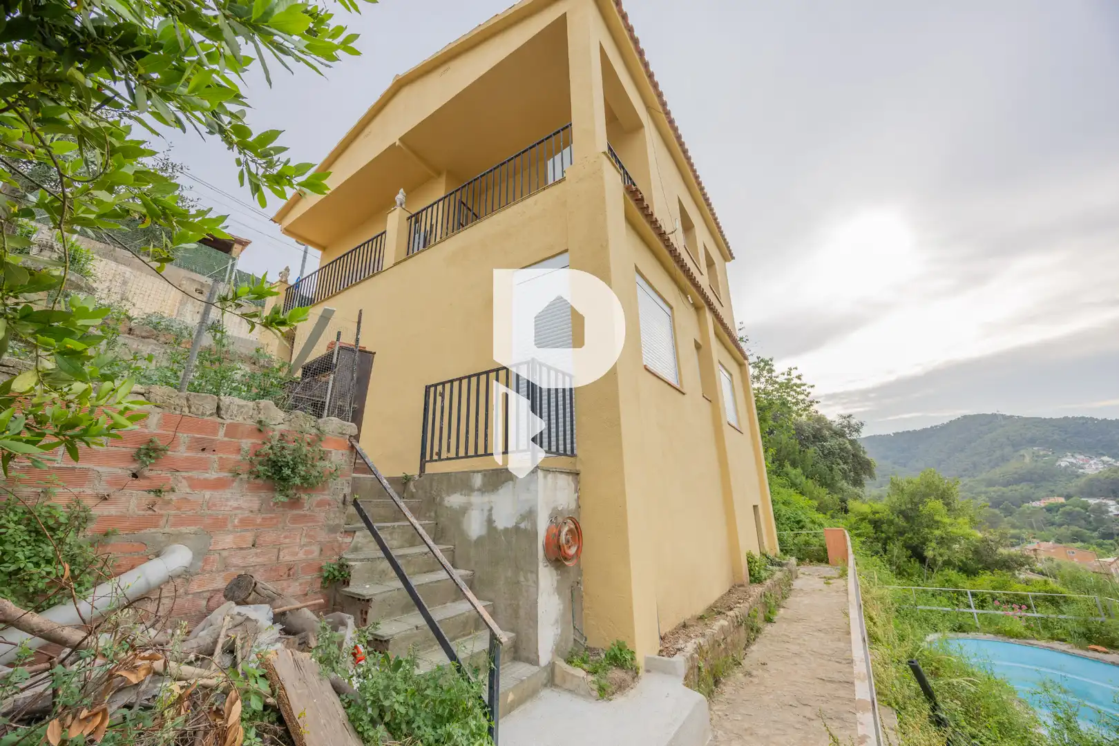 Vista exterior de Casa o xalet en venda en Sant Vicenç Dels Horts amb Aire condicionat, Calefacció i Jardí privat