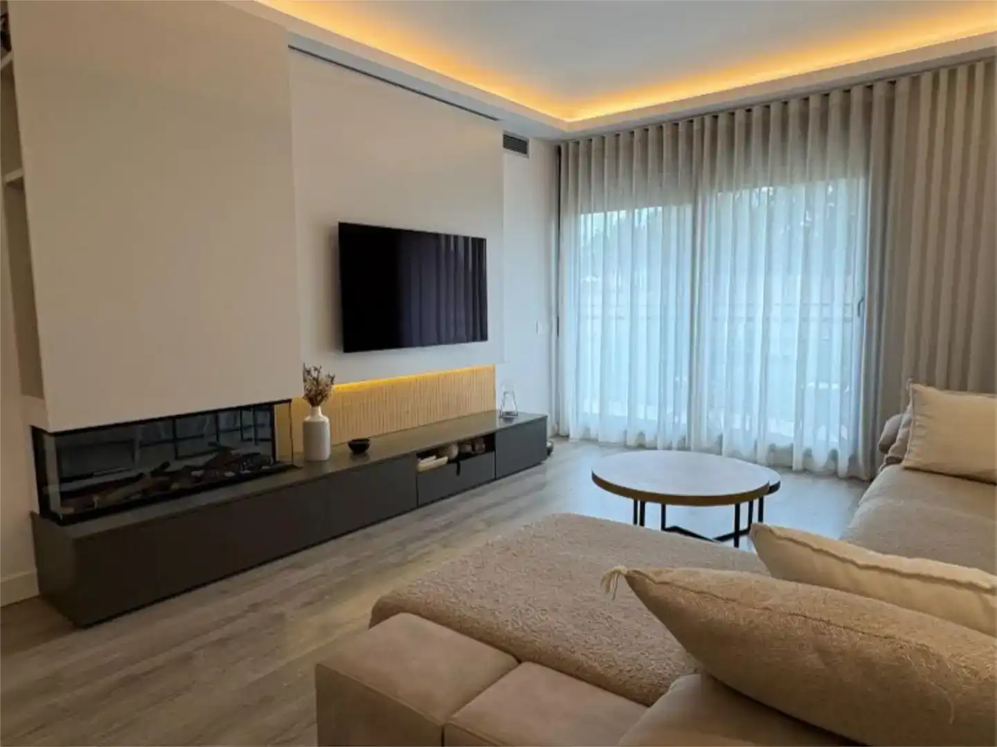 Living room of Flat for sale in Sabadell  with Air Conditioner and Swimming Pool