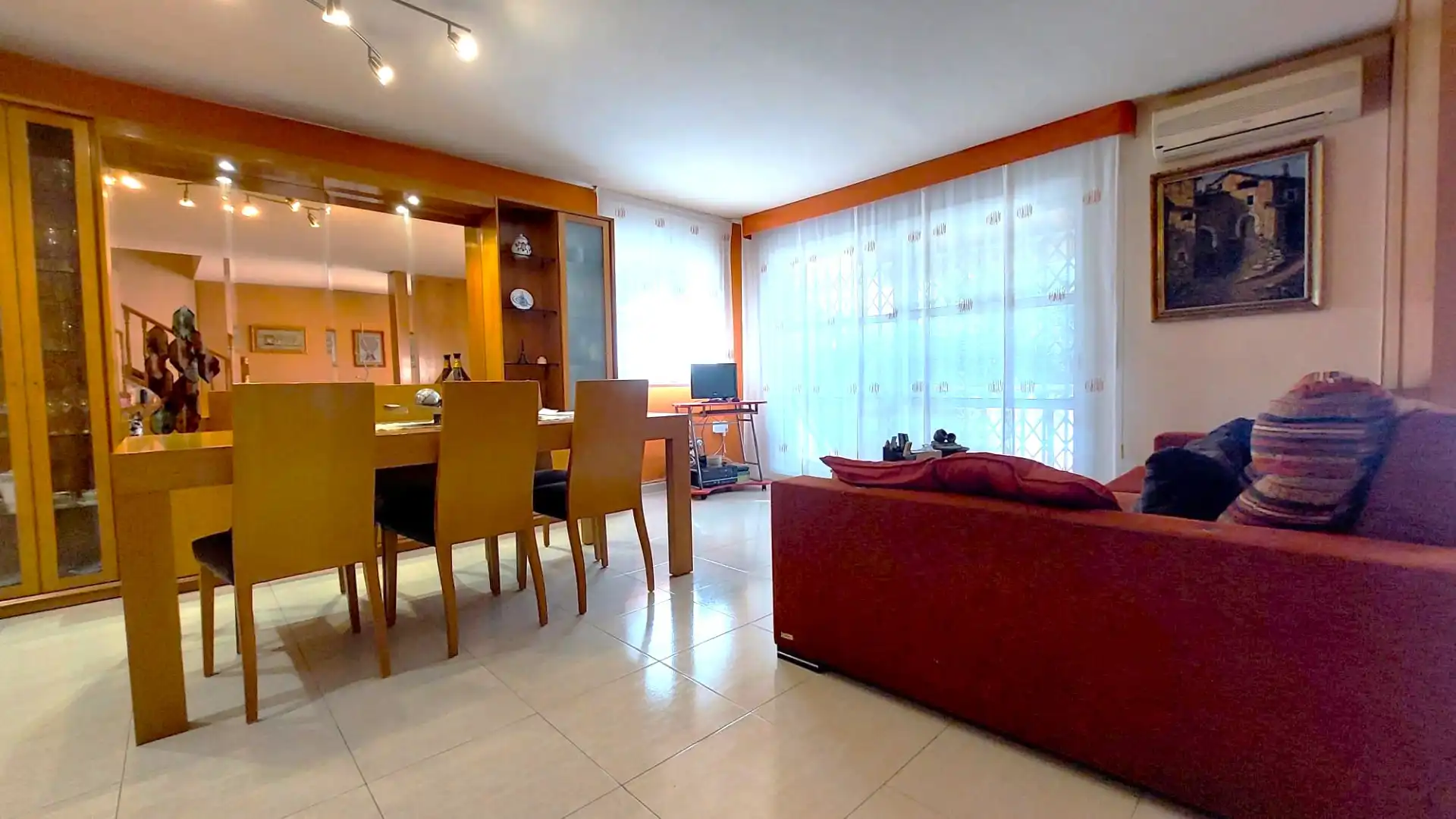 Sala d'estar de Casa adosada en venda en Viladecavalls amb Aire condicionat, Calefacció i Jardí privat