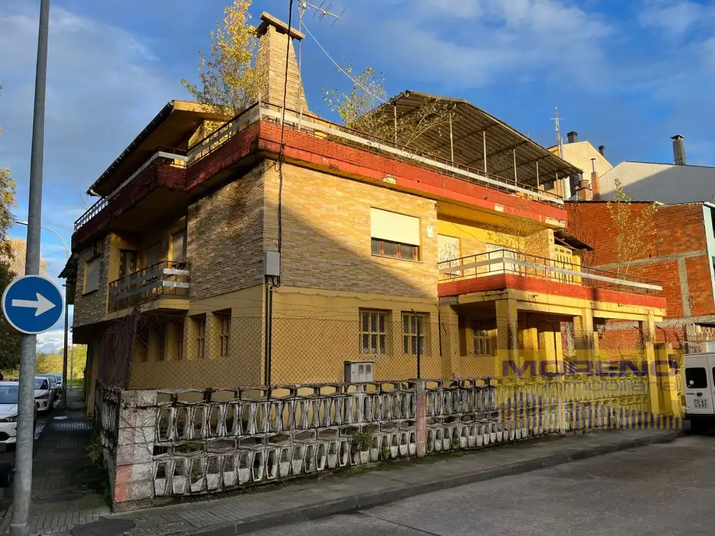 Villa zum Verkauf in Sarria