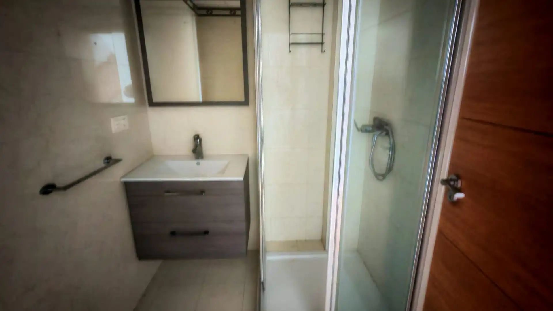 Badezimmer von Einfamilien-Reihenhaus zum Verkauf in Valencia mit Terrasse, Abstellraum und Ofen