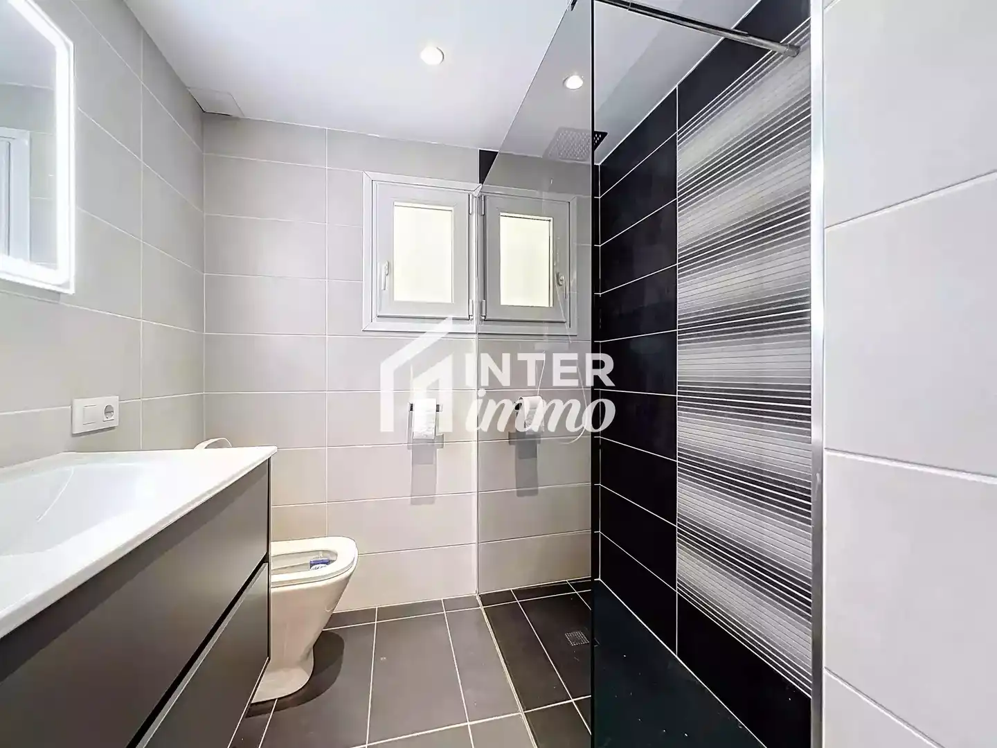 Baño de Apartamento en venta en Roses con Terraza y Amueblado