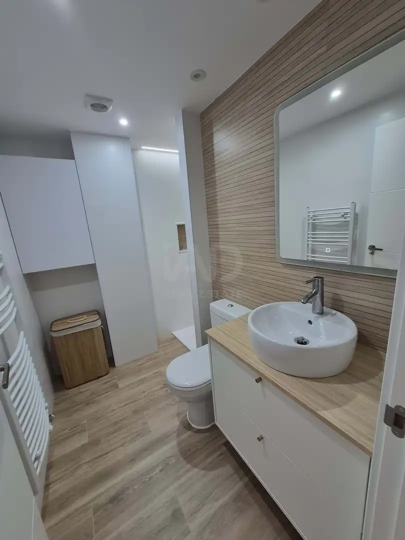 Baño de Piso de alquiler en San Andrés del Rabanedo con Calefacción y Terraza