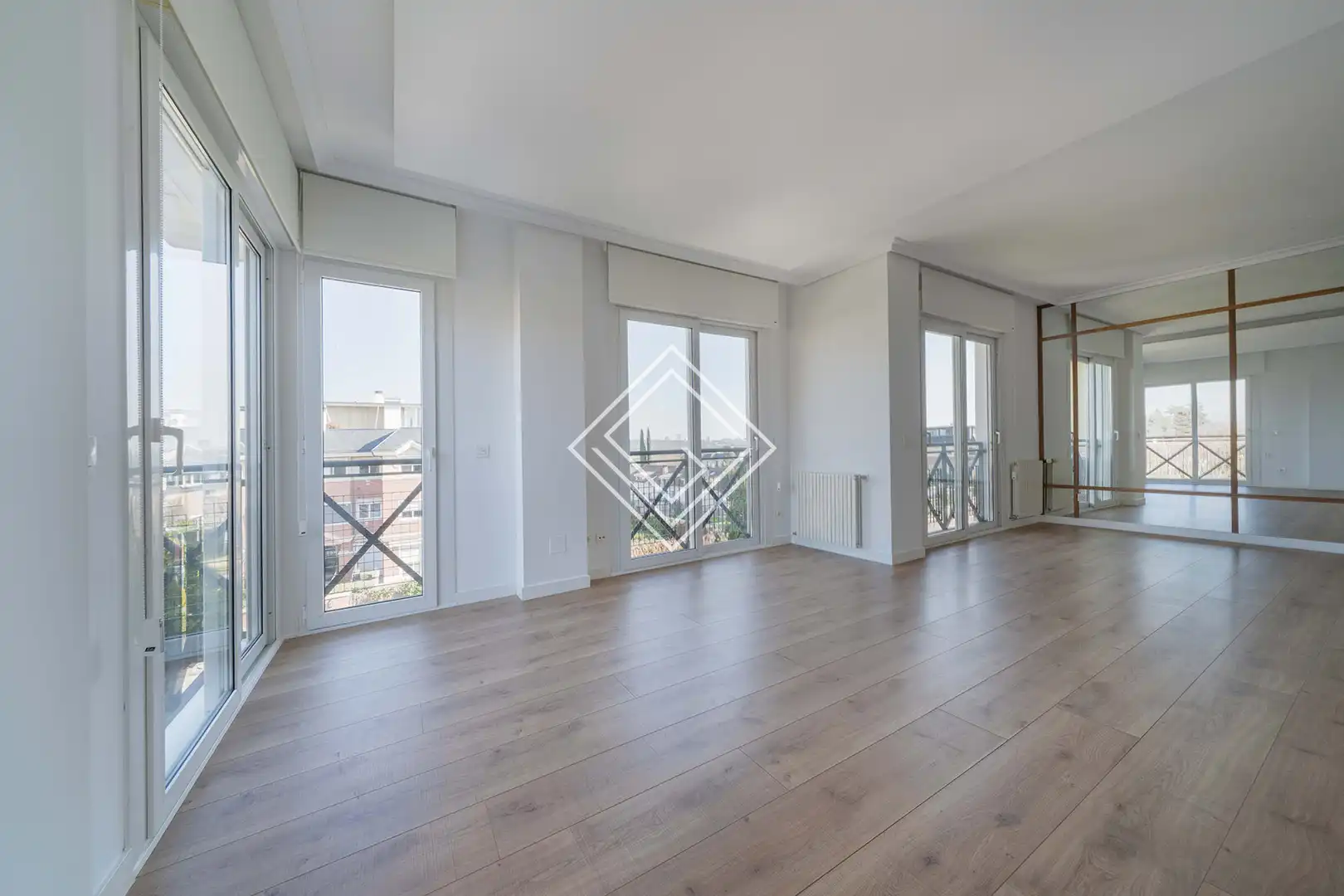 Wohnzimmer von Dachboden zum Verkauf in Madrid mit Klimaanlage, Heizung und Terrasse