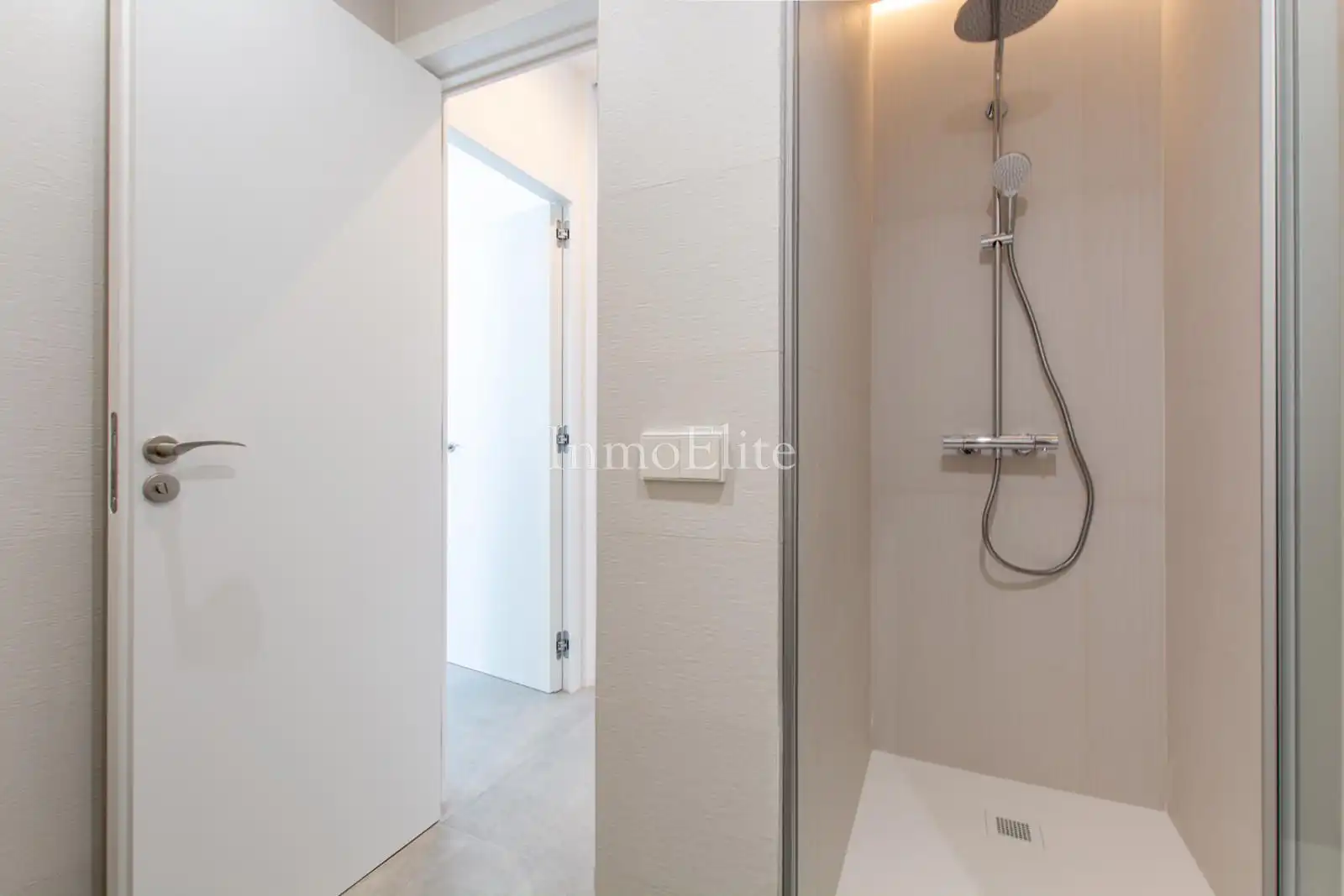 Casa bifamiliare con piscina in vendita a Avenida Europa, imagen 17