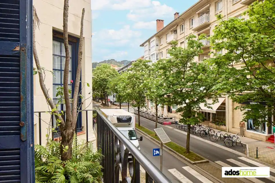 Vista exterior de Piso en venta en Zarautz con Balcón