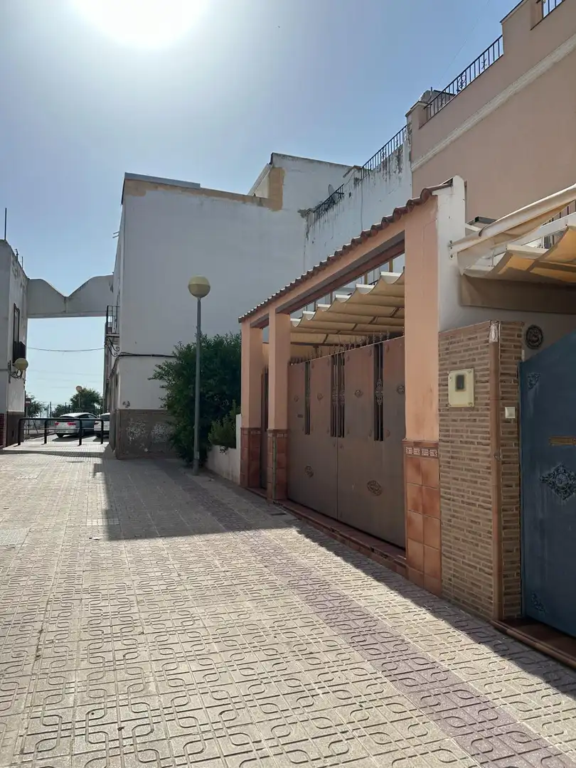 Vista exterior de Casa o chalet en venta en Marchena
