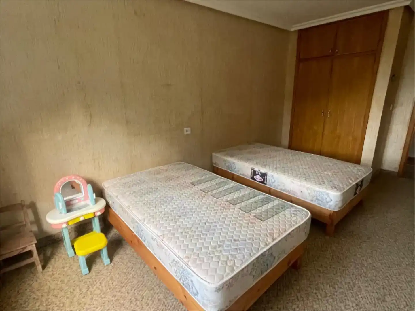 Bedroom of Flat for sale in Avión