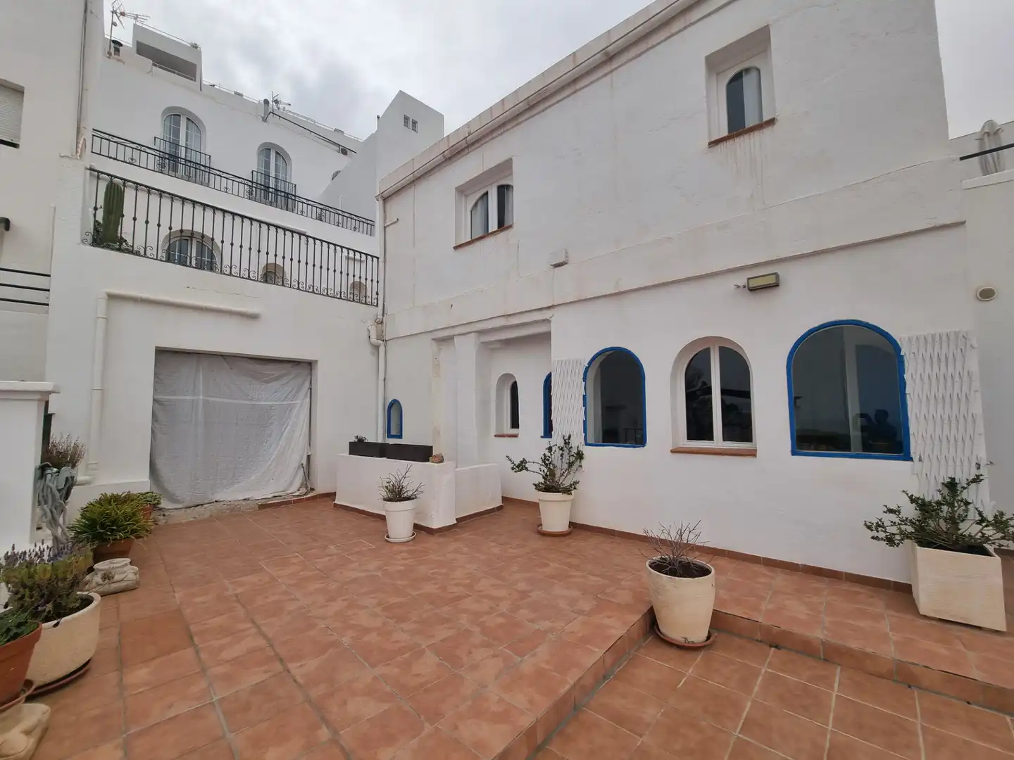 Außenansicht von Gebäude zum Verkauf in Almería