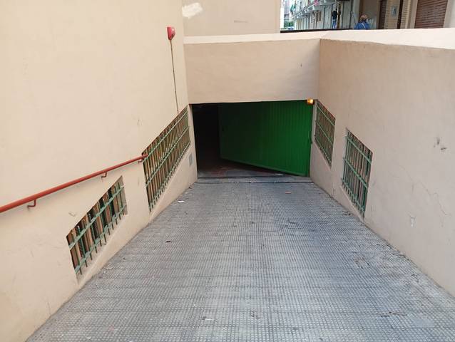 Garaje en Venta en Calle Pradilla, 41 en Carolinas Altas