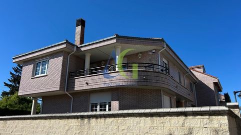 Foto 2 de Casa o xalet en venda a Juan Fernandez Garcia - Urbanización Villazulema, Villaquilambre, León
