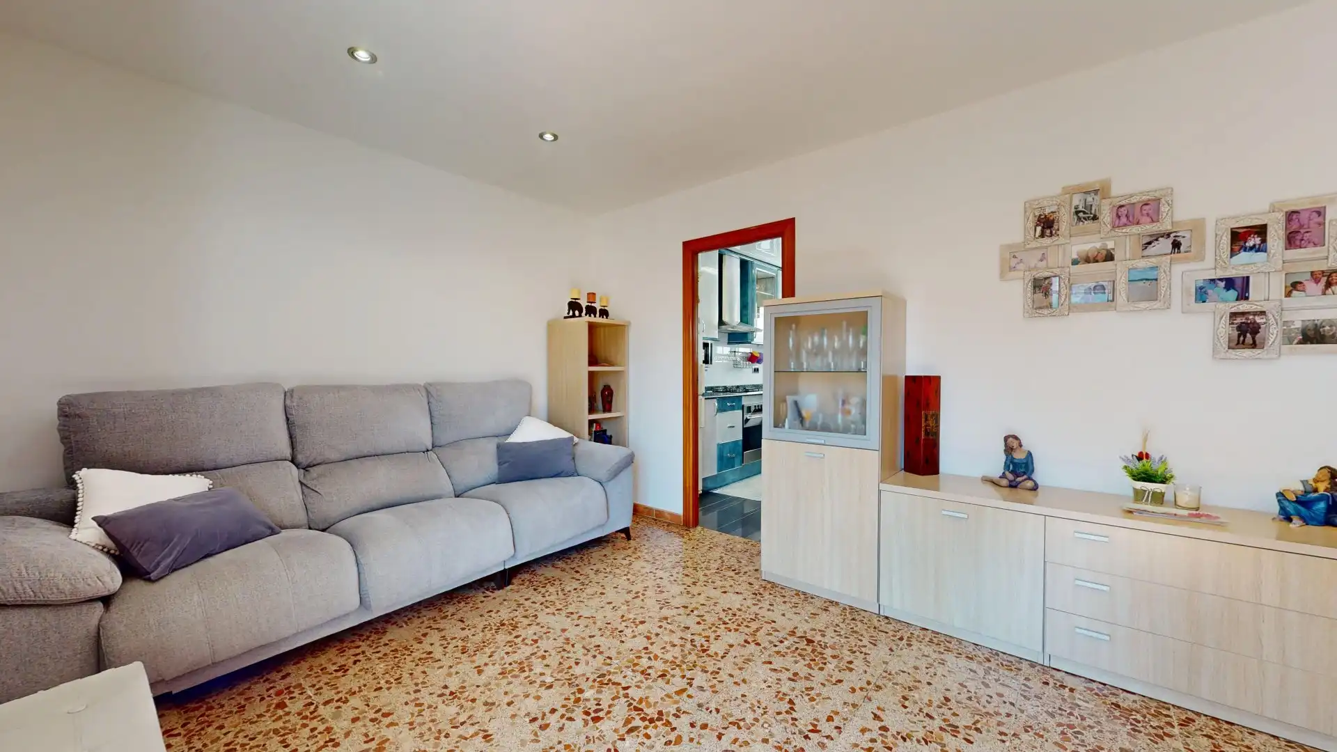 Sala d'estar de Àtic en venda en L'Hospitalet de Llobregat amb Aire condicionat, Terrassa i Traster