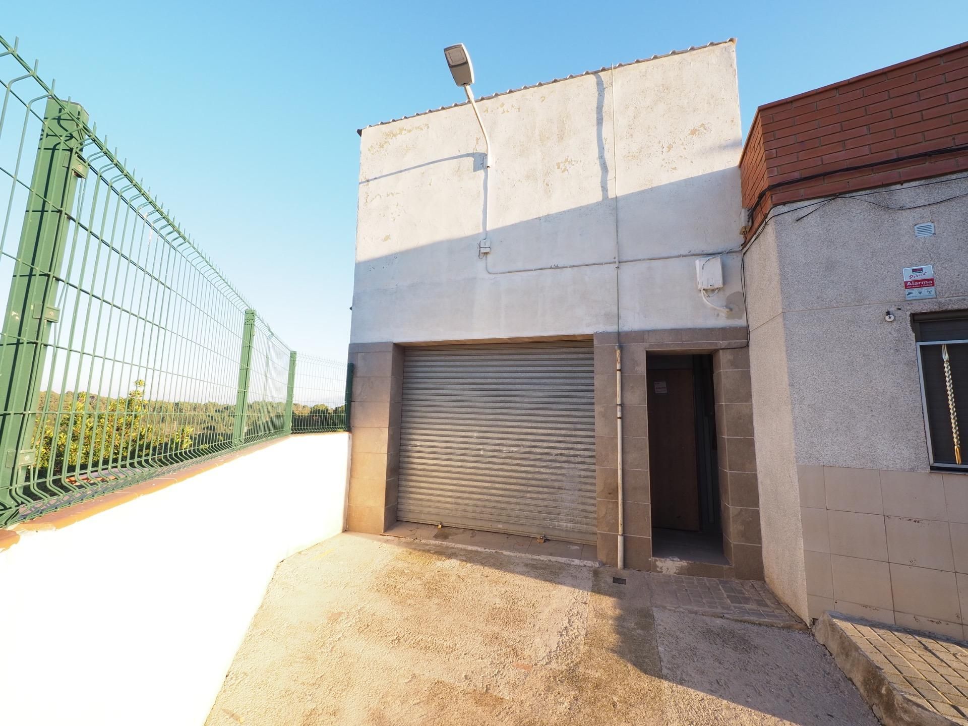 Vista exterior de Casa adosada en venta en Sabadell con Terraza