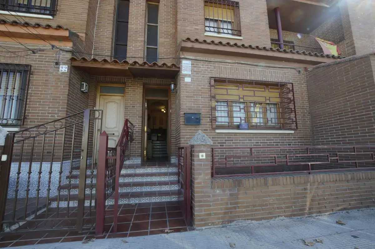Vista exterior de Casa adosada en venta en Fuensalida con Calefacción, Trastero y Amueblado