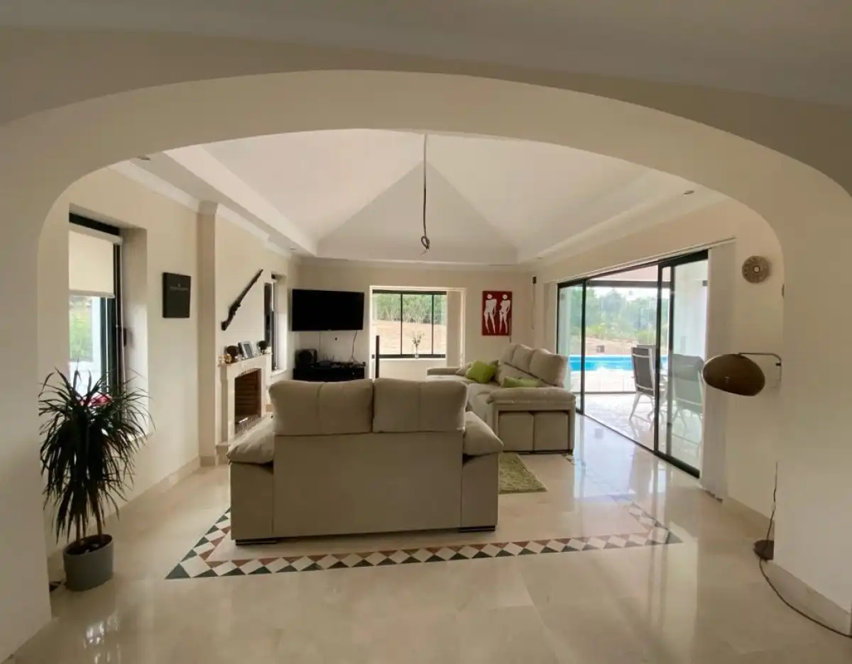 Sala d'estar de Casa o xalet en venda en Arcos de la Frontera amb Aire condicionat, Calefacció i Jardí privat