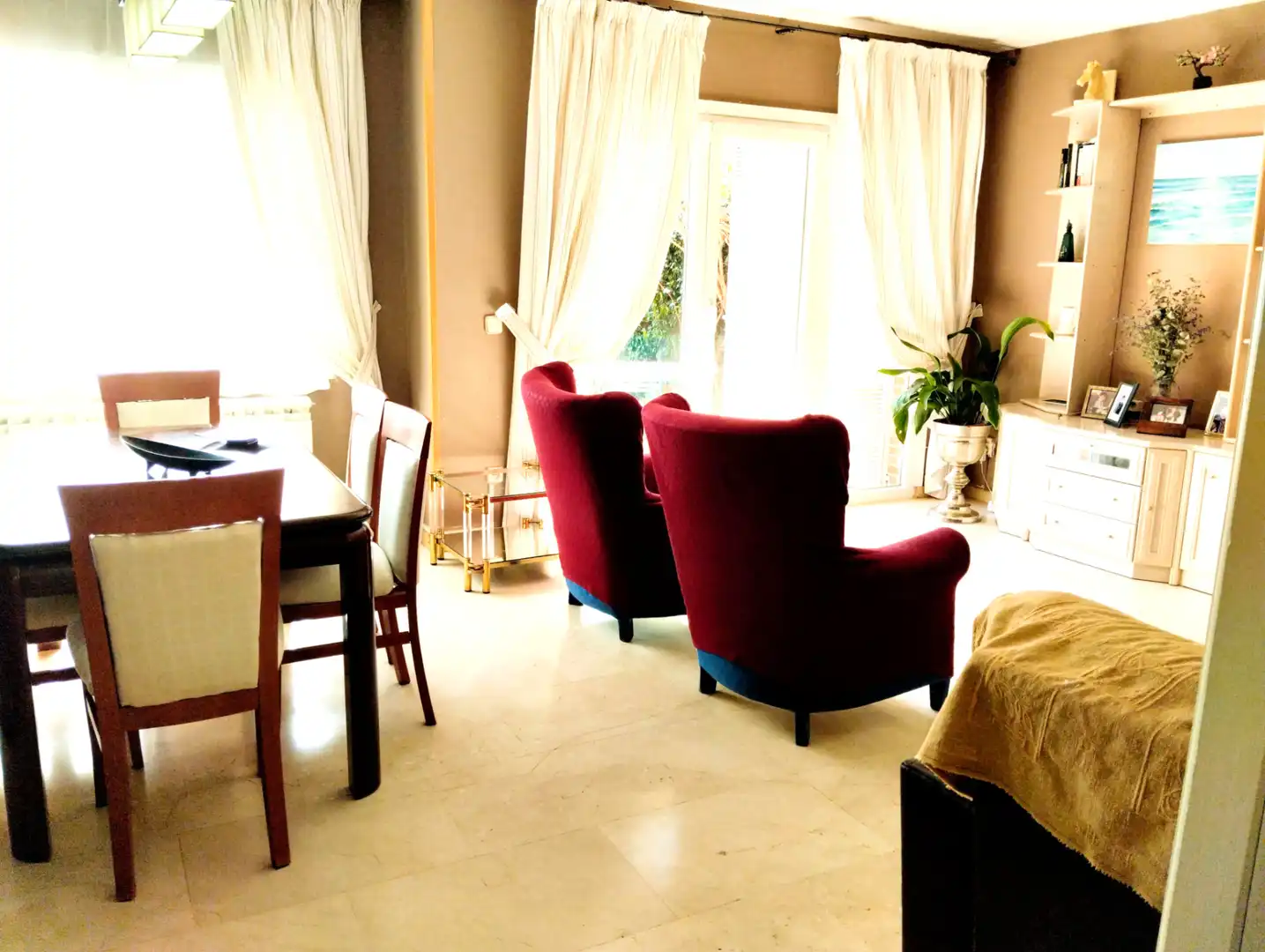 Comedor de Casa adosada en venta en San Lorenzo de El Escorial con Aire acondicionado, Calefacción y Jardín privado