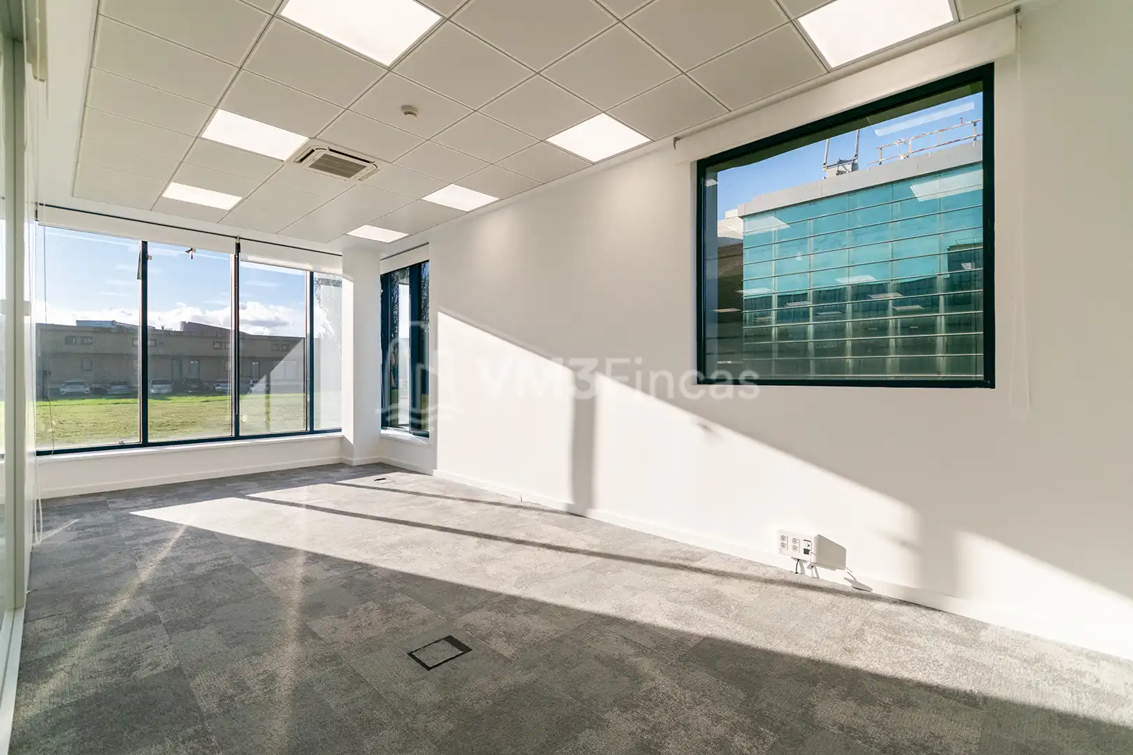 Büro zur Miete in El Prat de Llobregat mit Klimaanlage, Heizung und Terrasse