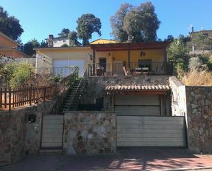 Vista exterior de Casa adosada en venda en Santa Maria de Palautordera