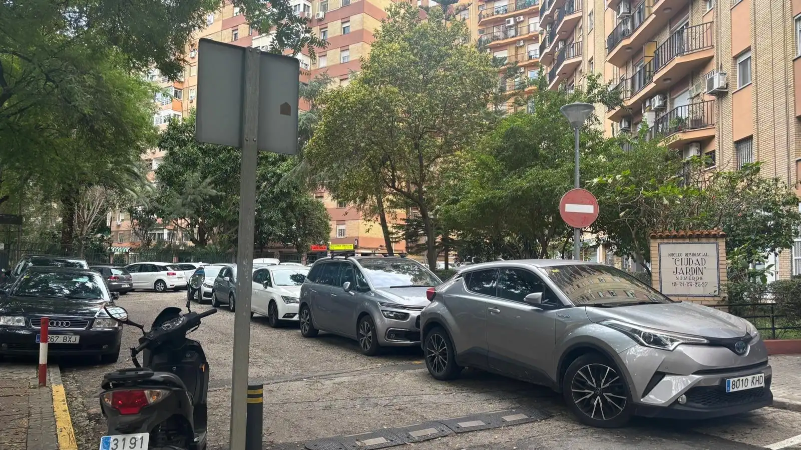 Parking of Flat for sale in Sevilla  with Air Conditioner, Private garden and Terrace