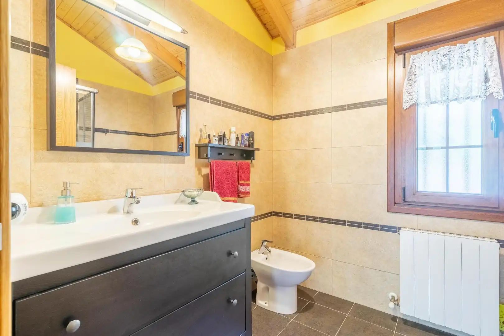 Bany de Casa o xalet en venda en Ribera de Arriba amb Calefacció, Jardí privat i Terrassa
