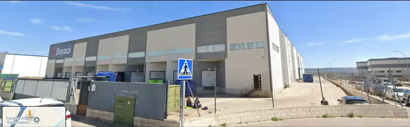 Vista exterior de Nau industrial de lloguer en Alovera amb Calefacció i Alarma